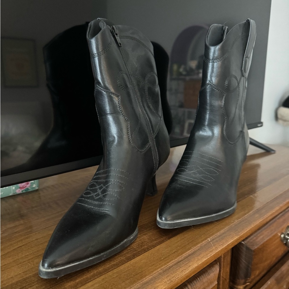 Universal Thread Black Heeled Boots